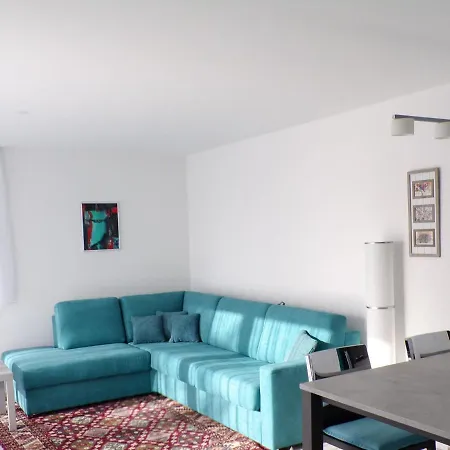 Mirage Apartment *